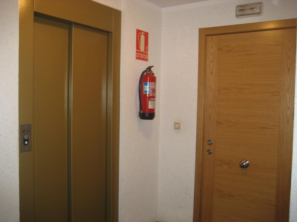 Pension Residencia Caola Arteixo Exterior photo